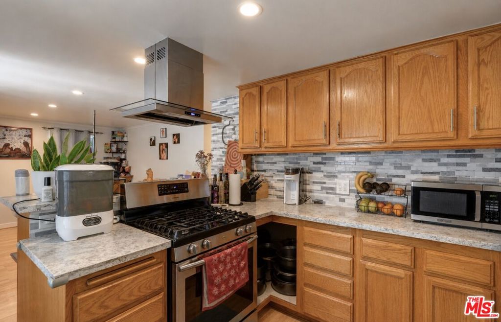 276 Thorne Street Property Photo 8