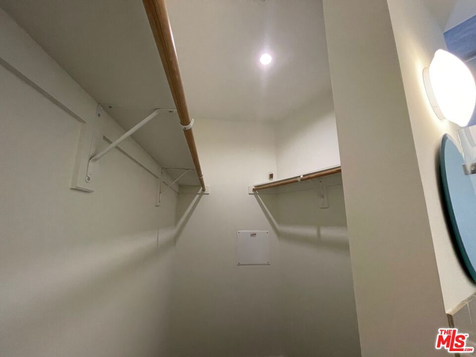 727 W 7th Street 1115 Property Photo 6