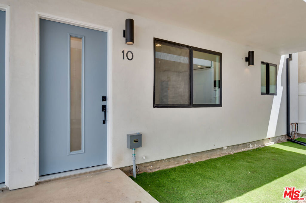 926 N Spaulding Avenue 10 Property Photo 1
