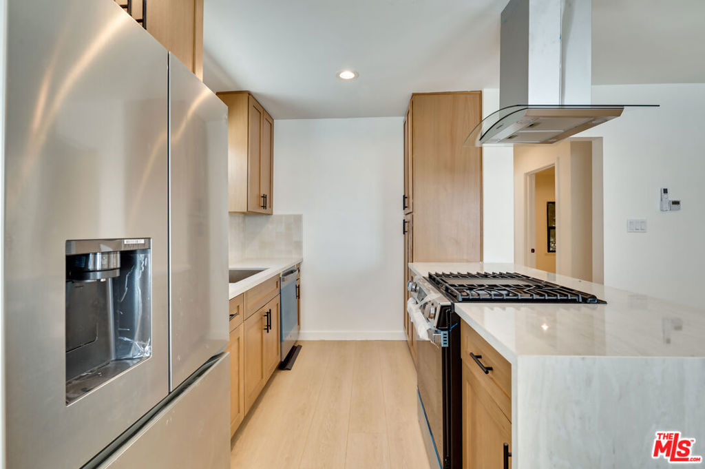 926 N Spaulding Avenue 8 Property Photo 3