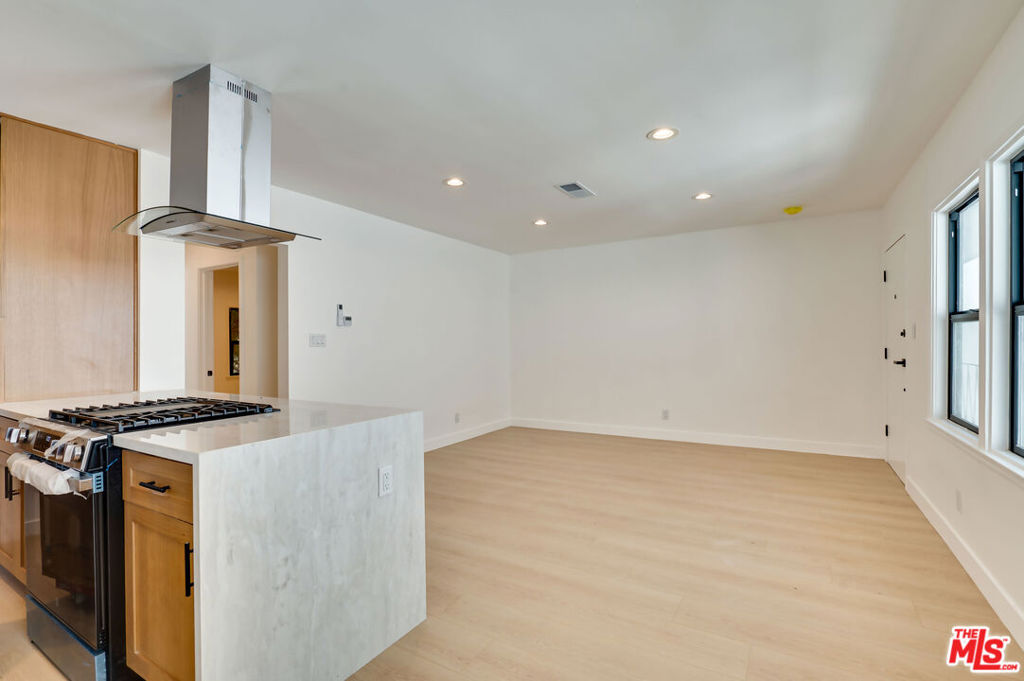 926 N Spaulding Avenue 8 Property Photo 5