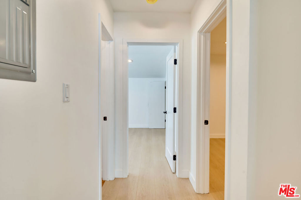 926 N Spaulding Avenue 8 Property Photo 6