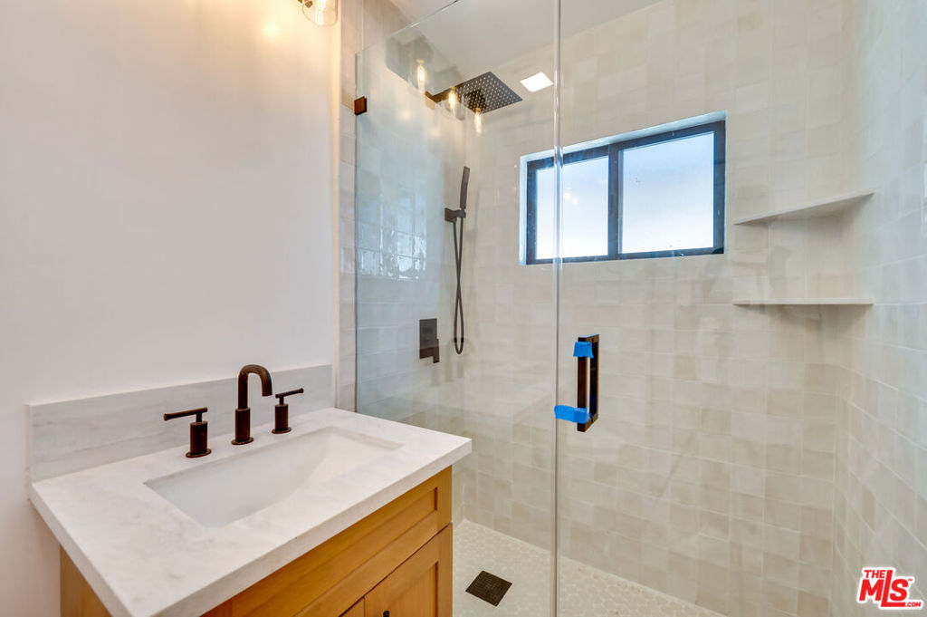 926 N Spaulding Avenue 8 Property Photo 9