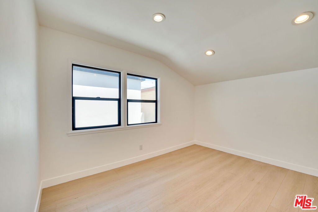 926 N Spaulding Avenue 8 Property Photo 10