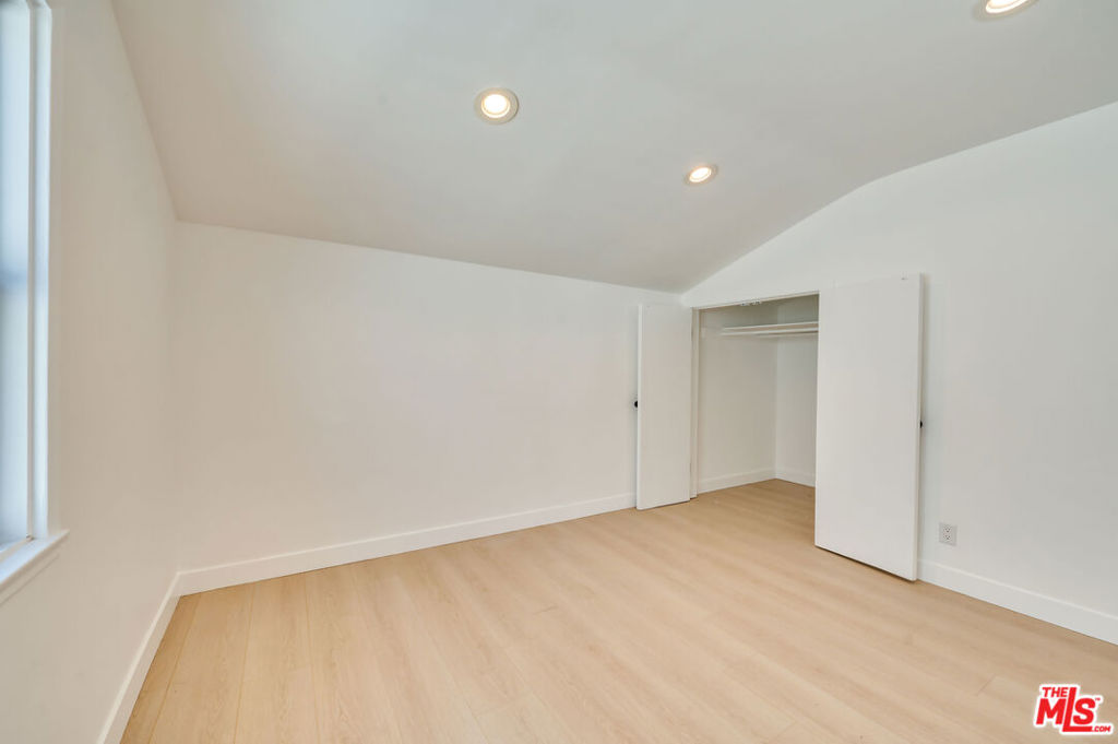 926 N Spaulding Avenue 8 Property Photo 11