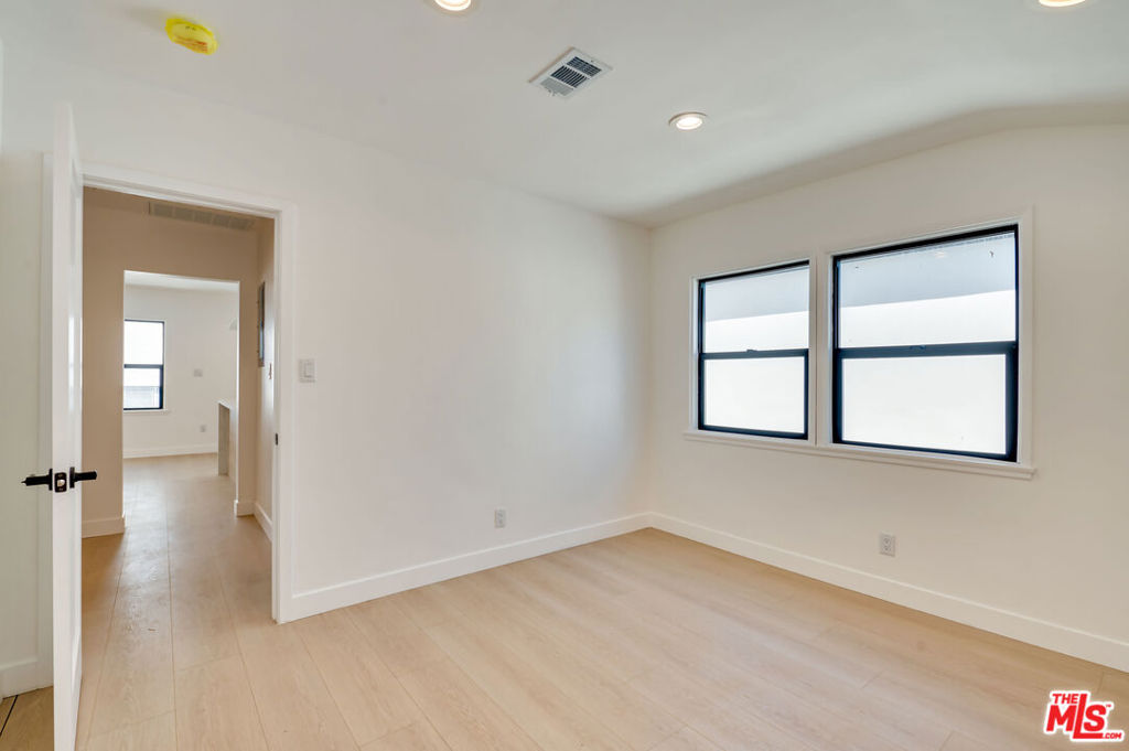 926 N Spaulding Avenue 8 Property Photo 13