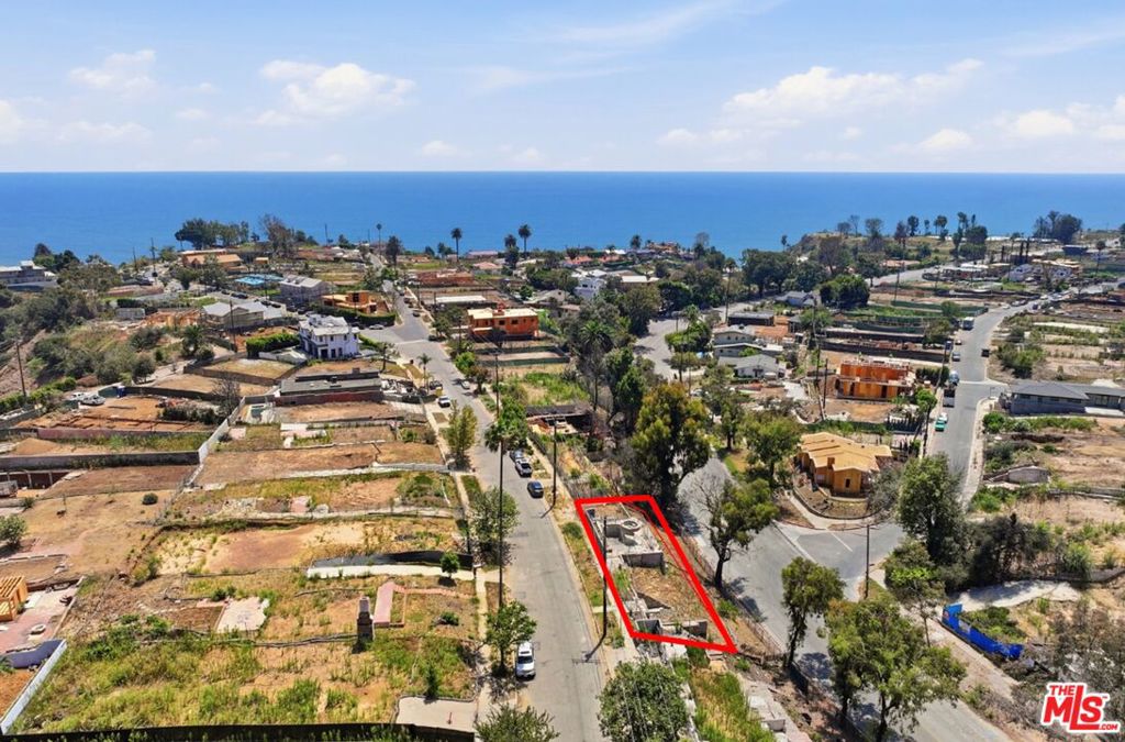 545 N Las Casas Avenue Property Photo 1