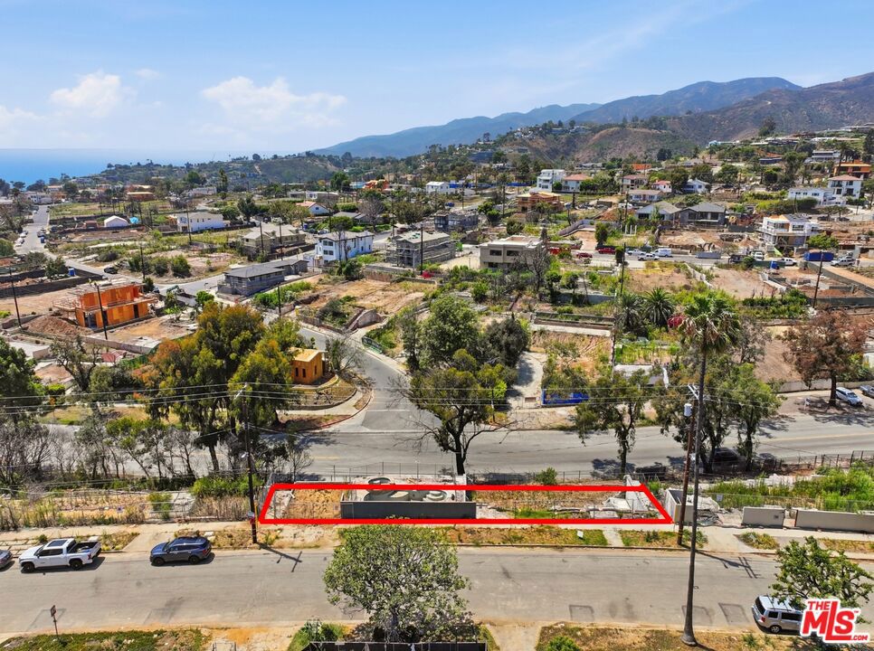 545 N Las Casas Avenue Property Photo 4