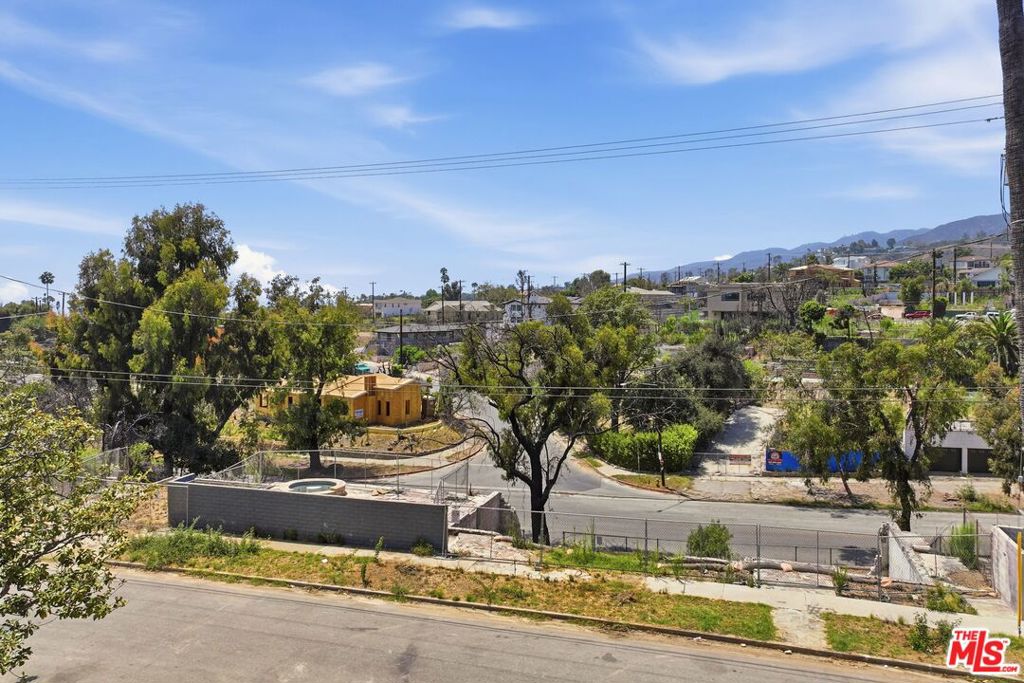 545 N Las Casas Avenue Property Photo 8