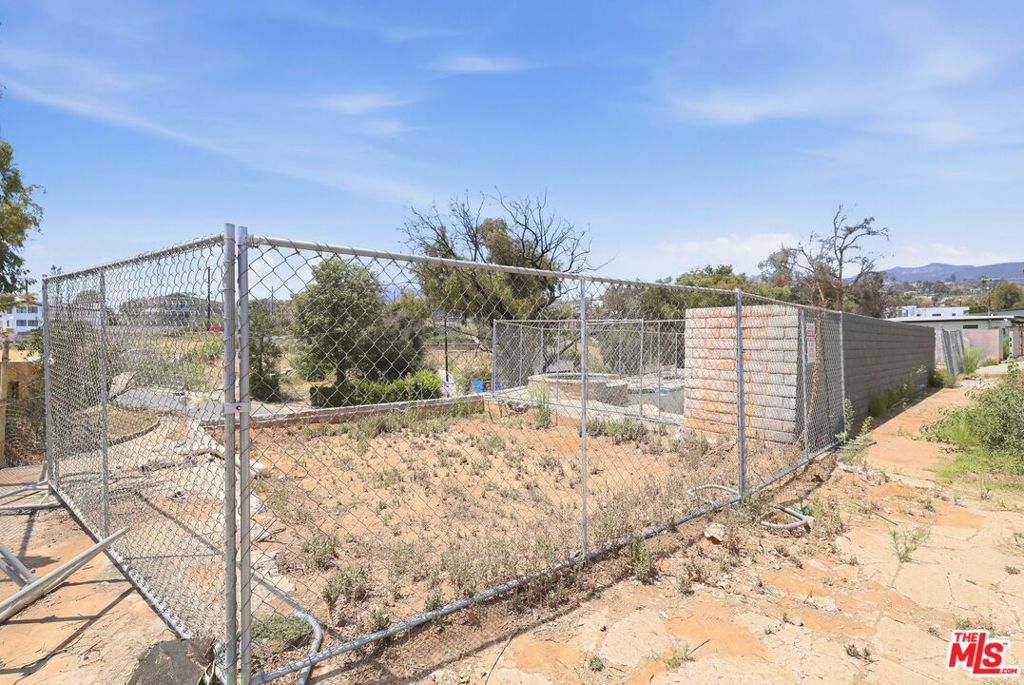 545 N Las Casas Avenue Property Photo 10