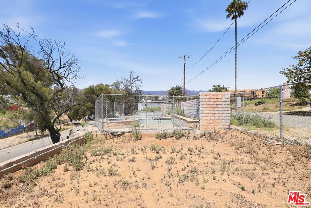 545 N Las Casas Avenue Property Photo 11