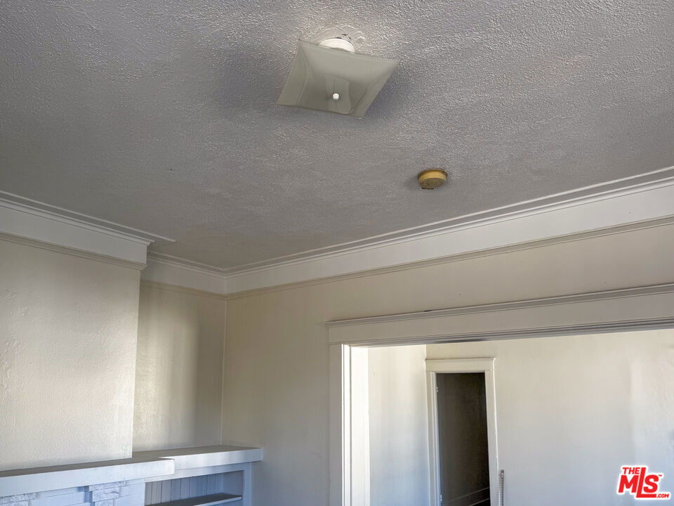 624 E 49th Street Property Photo 17