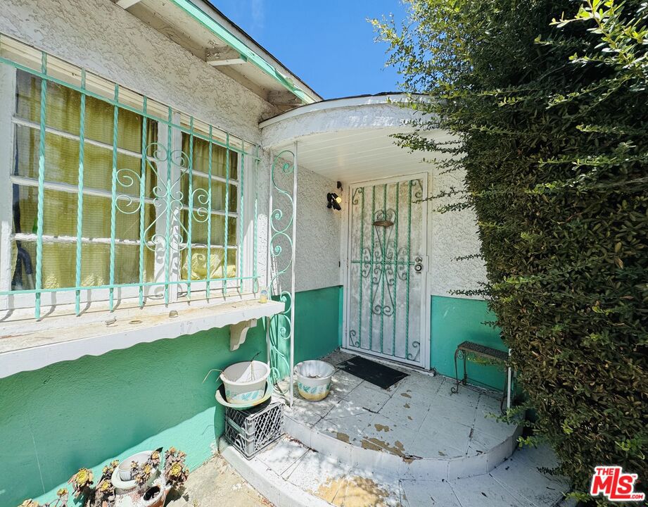 1725 S Highland Avenue Property Photo 2