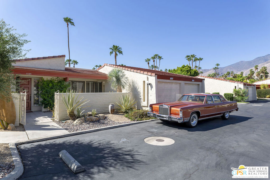 1125 S La Verne Way Property Photo 1