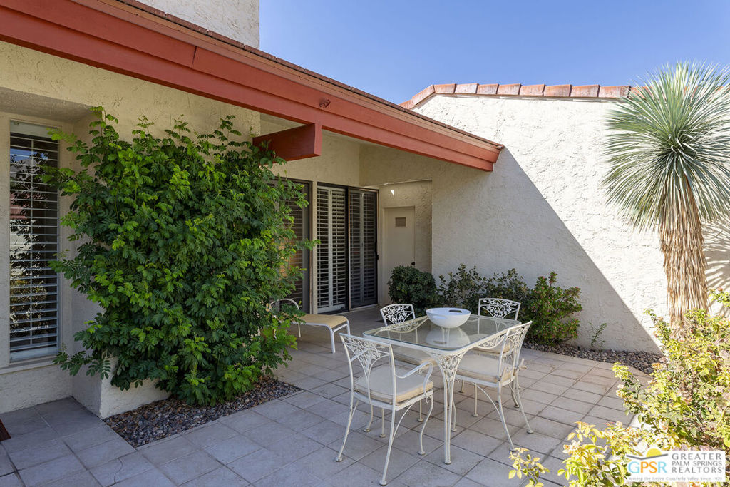 1125 S La Verne Way Property Photo 2