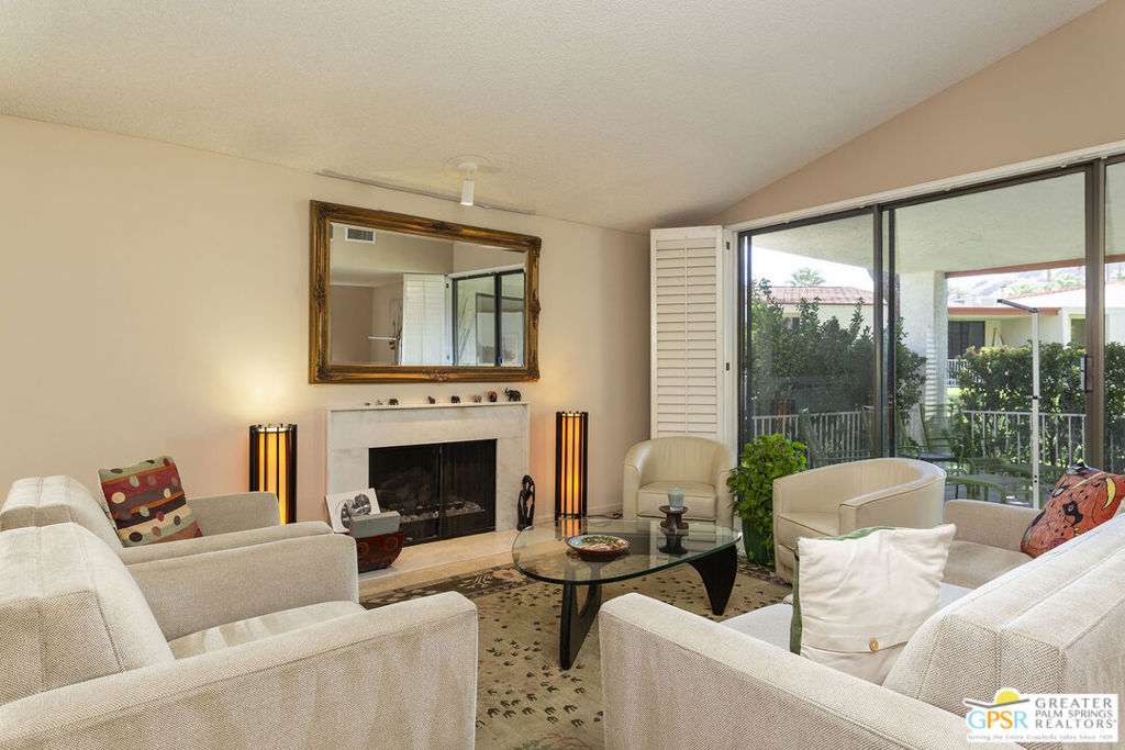 1125 S La Verne Way Property Photo 4