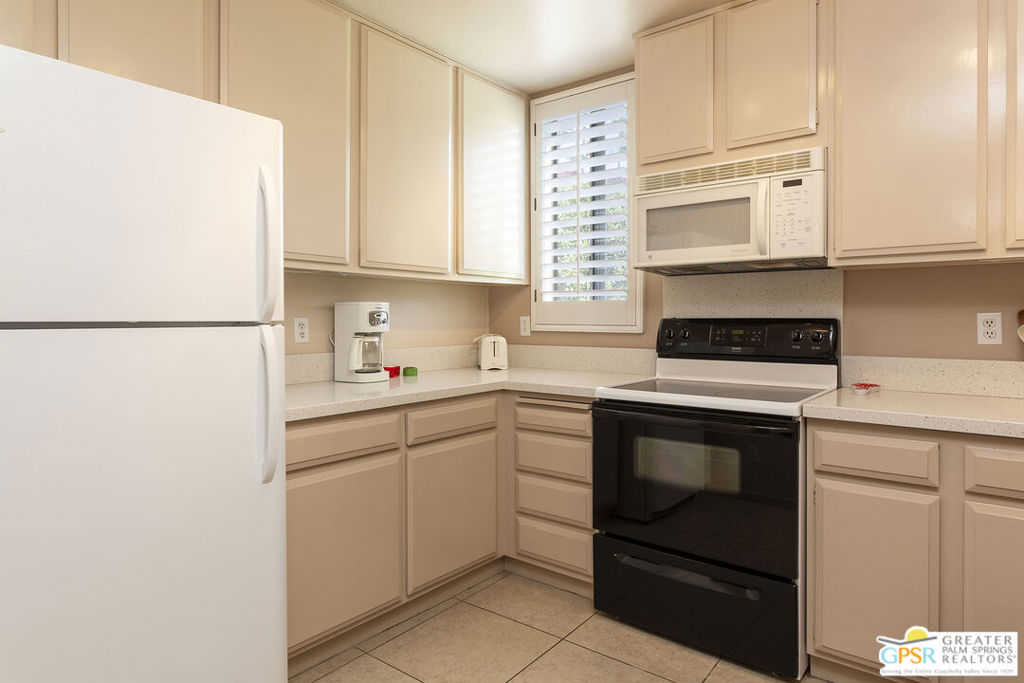 1125 S La Verne Way Property Photo 14