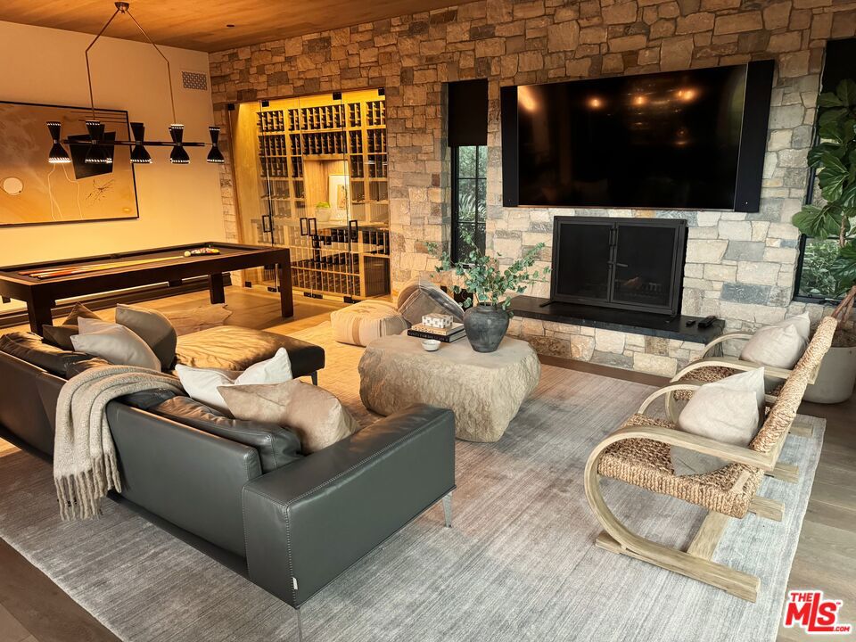 888 Toulon Drive Property Photo 13