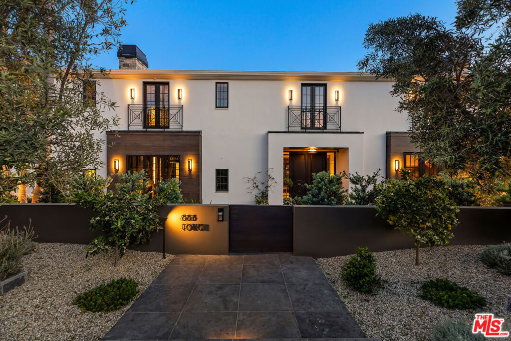 888 Toulon Drive Property Photo 1