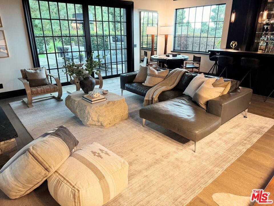 888 Toulon Drive Property Photo 12