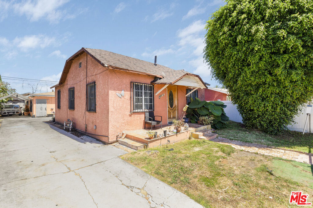 719 E 110th Street Property Photo 1