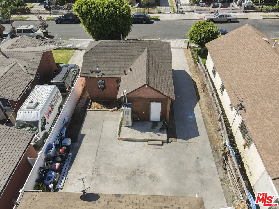 719 E 110th Street Property Photo 4