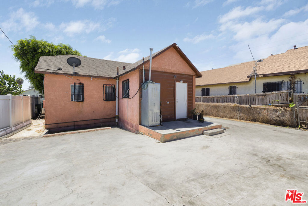 719 E 110th Street Property Photo 5