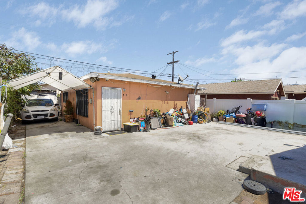 719 E 110th Street Property Photo 6