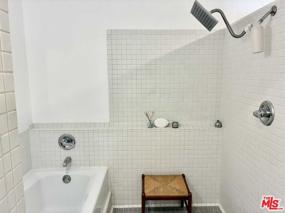 615 Hampton Drive C101 Property Photo 30