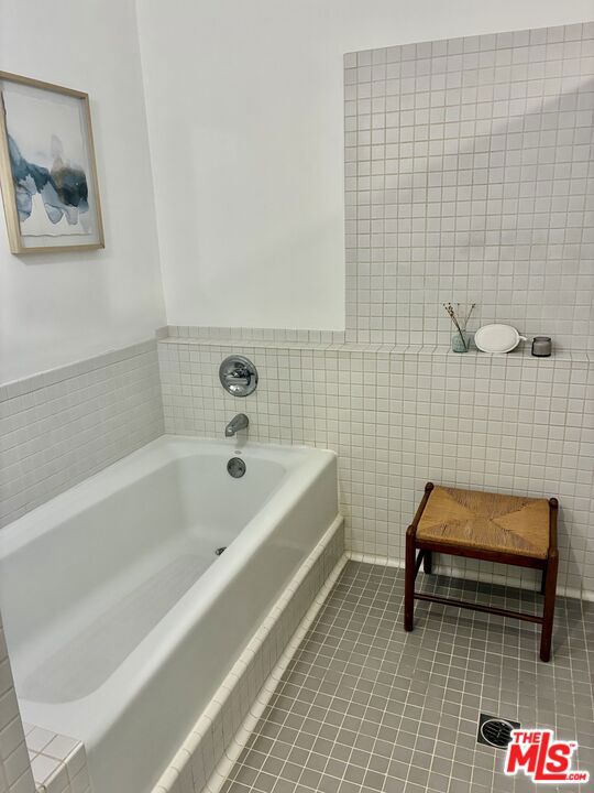 615 Hampton Drive C101 Property Photo 31