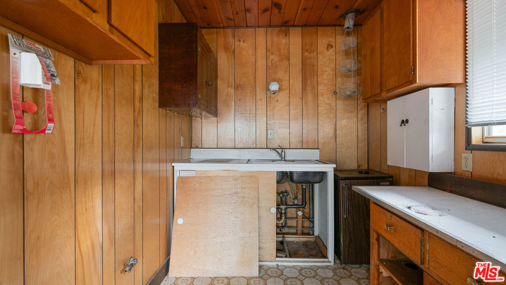 834 Victoria Lane Property Photo 14