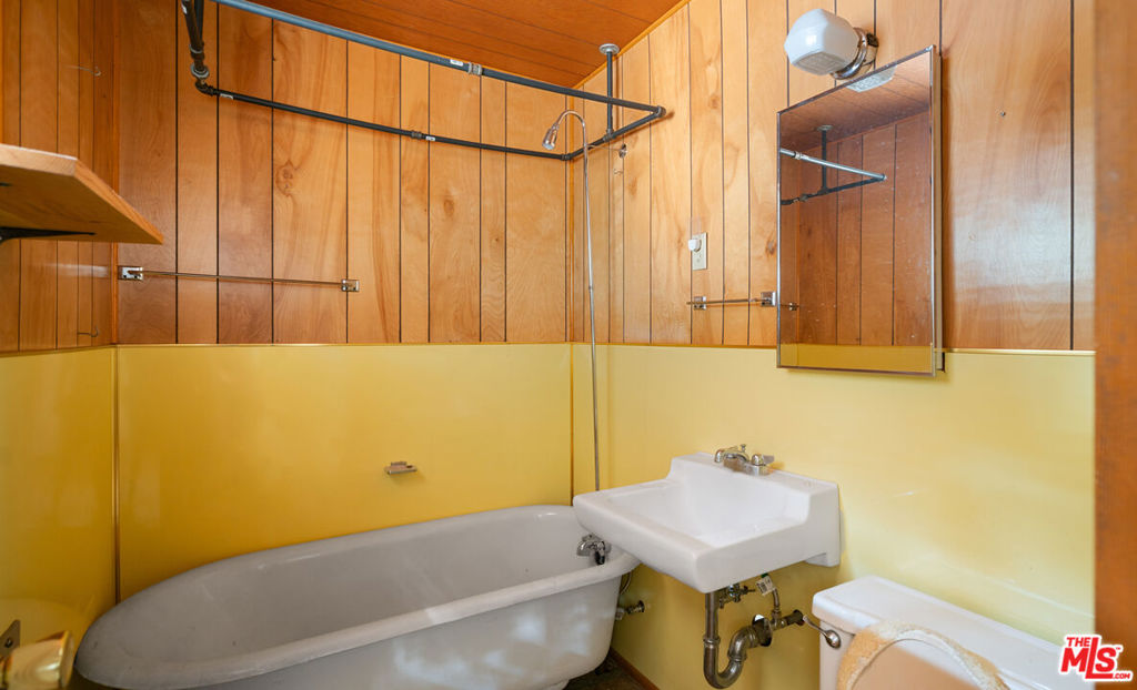 834 Victoria Lane Property Photo 32