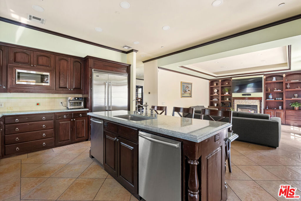 360 S Crescent Drive Property Photo 13