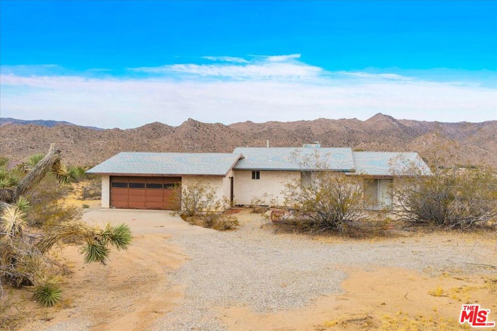 8686 Uphill Road Property Photo 3