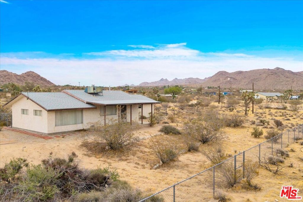 8686 Uphill Road Property Photo 6