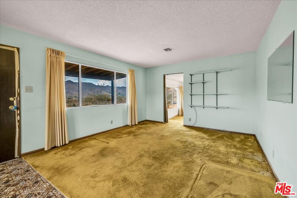 8686 Uphill Road Property Photo 8