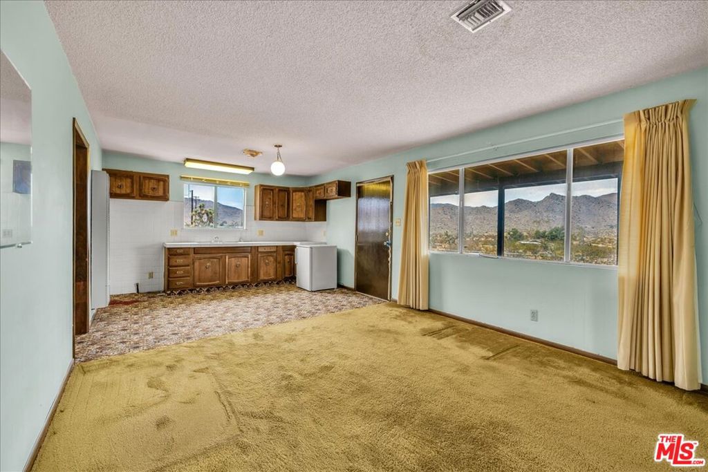 8686 Uphill Road Property Photo 11