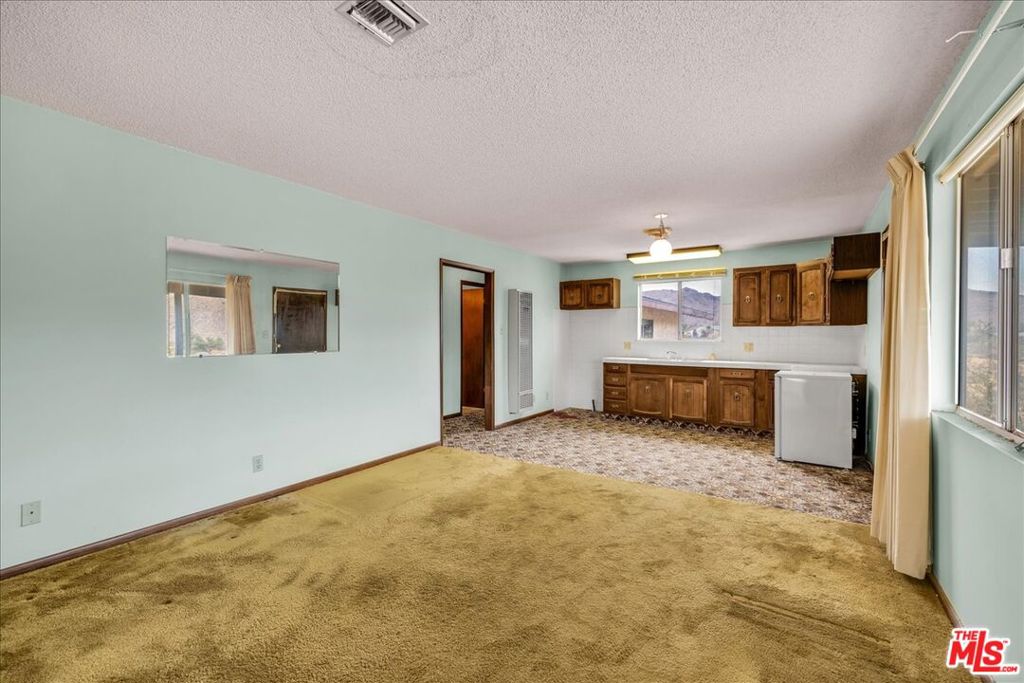 8686 Uphill Road Property Photo 12