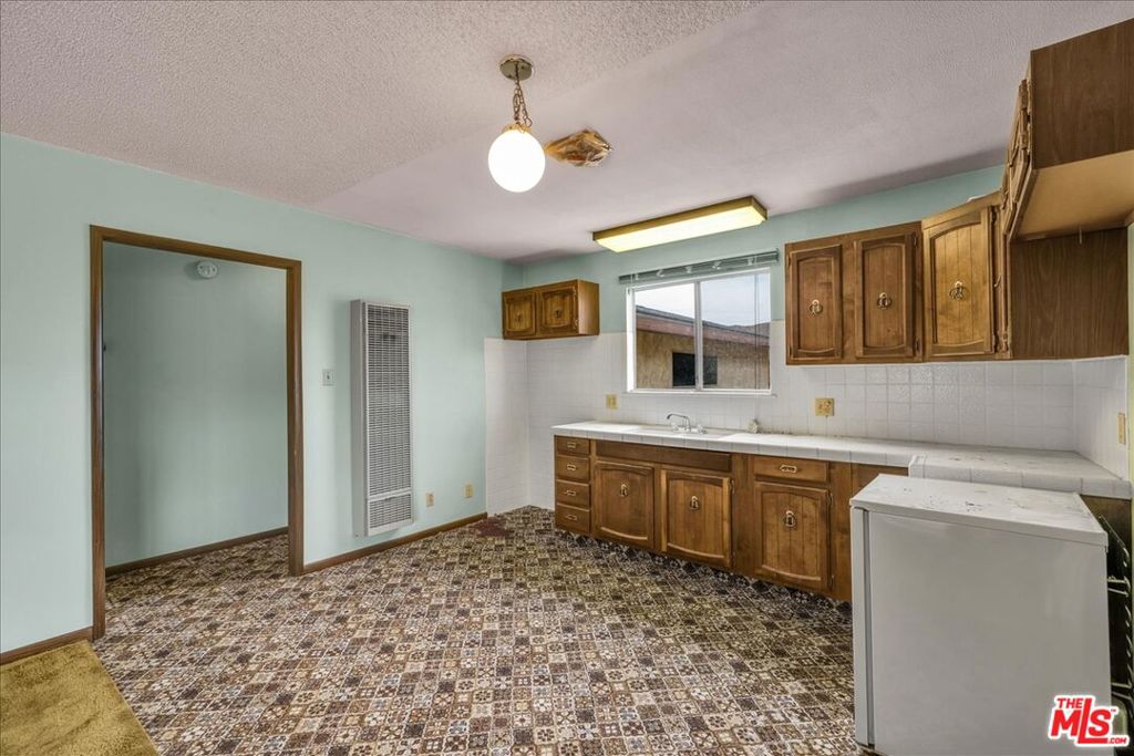 8686 Uphill Road Property Photo 16
