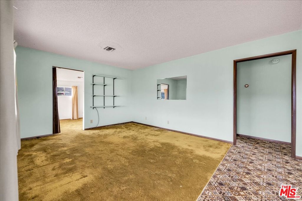 8686 Uphill Road Property Photo 17