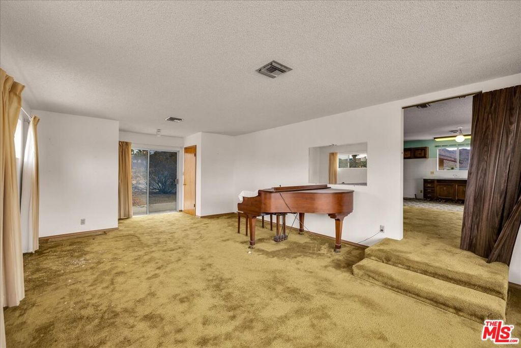 8686 Uphill Road Property Photo 18