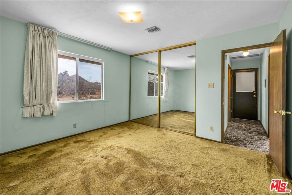 8686 Uphill Road Property Photo 25
