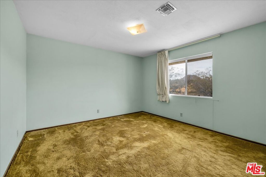 8686 Uphill Road Property Photo 26