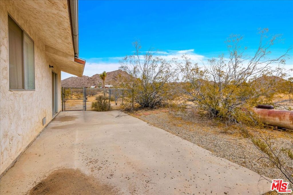 8686 Uphill Road Property Photo 29