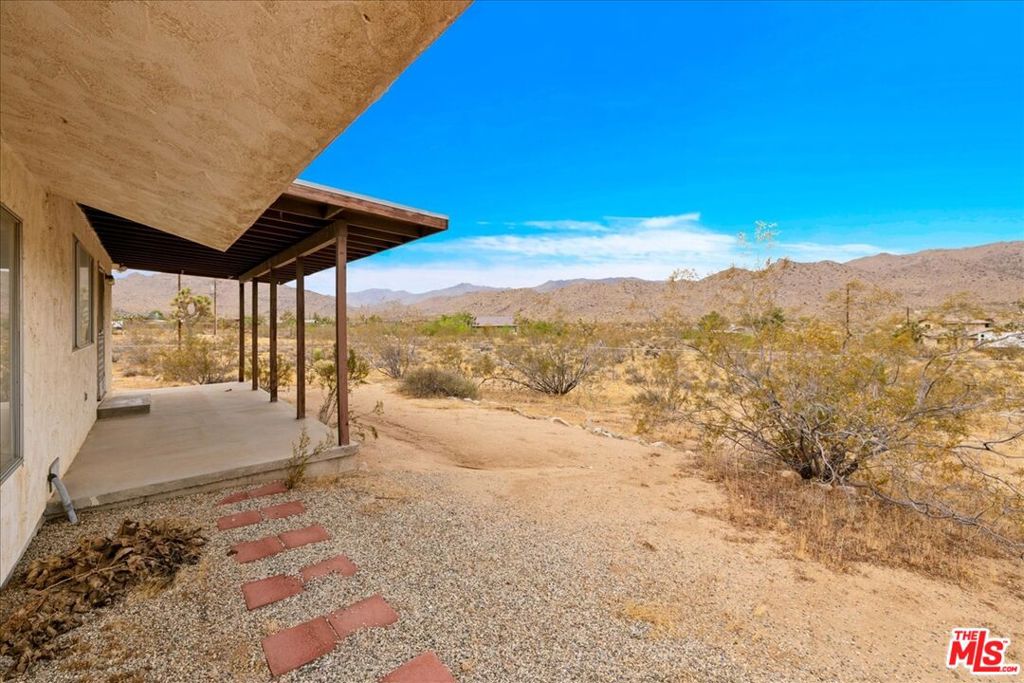 8686 Uphill Road Property Photo 30