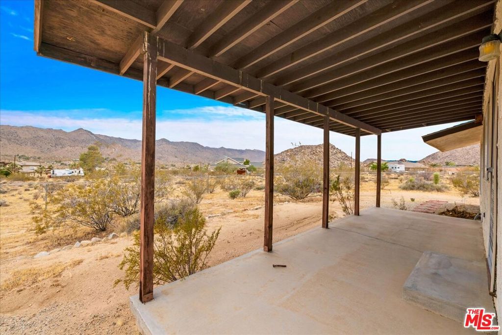 8686 Uphill Road Property Photo 32