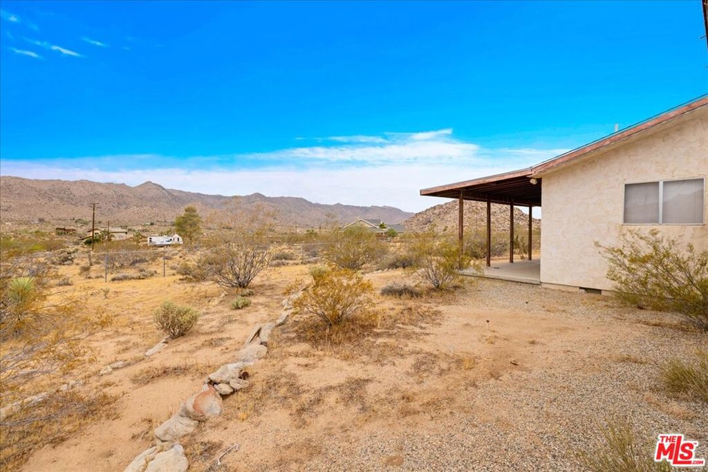 8686 Uphill Road Property Photo 33