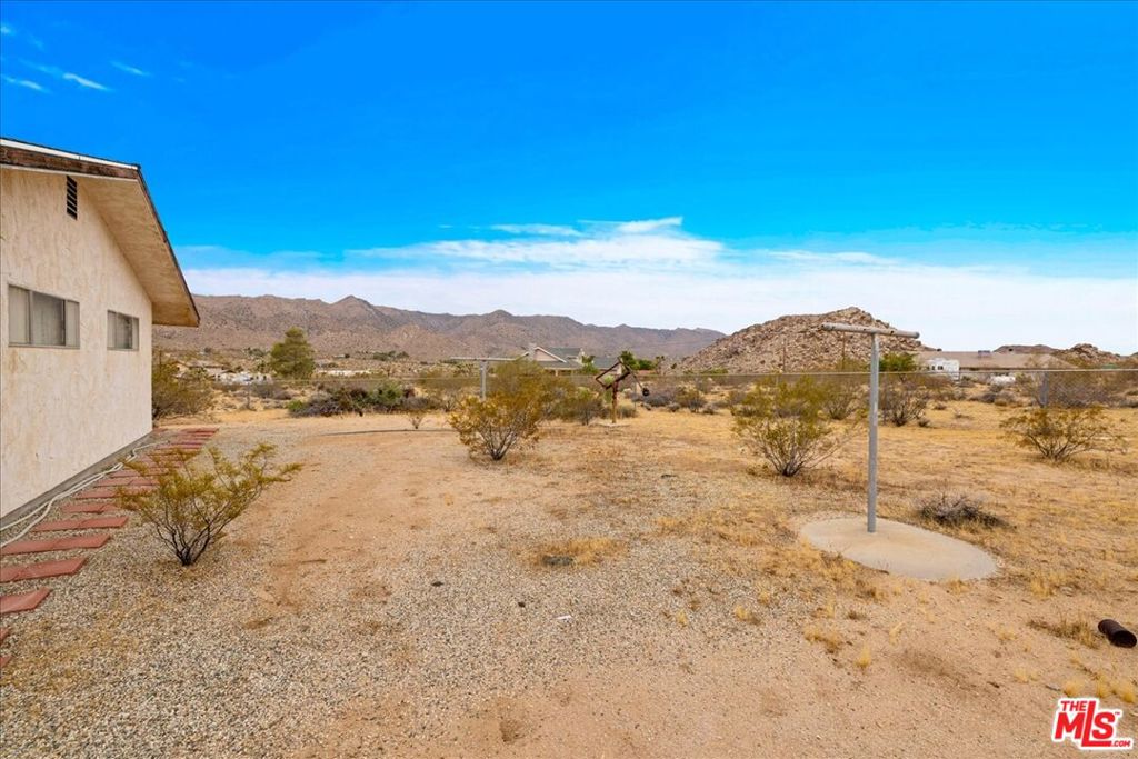 8686 Uphill Road Property Photo 34