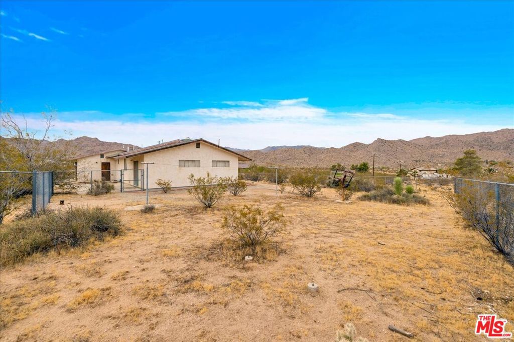 8686 Uphill Road Property Photo 35