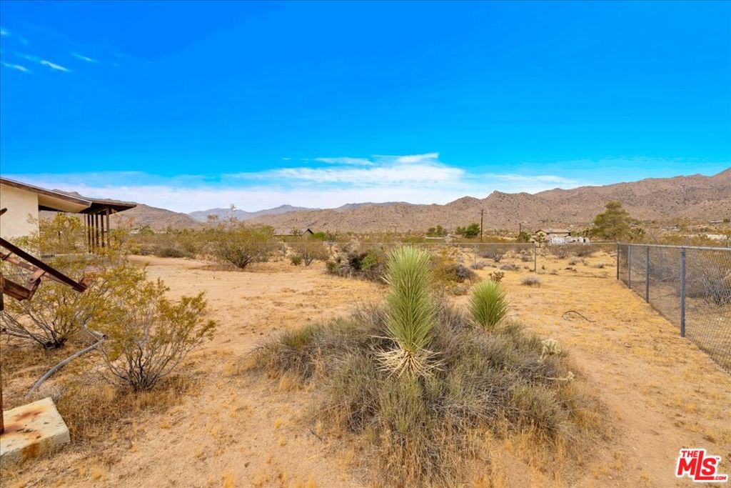 8686 Uphill Road Property Photo 36